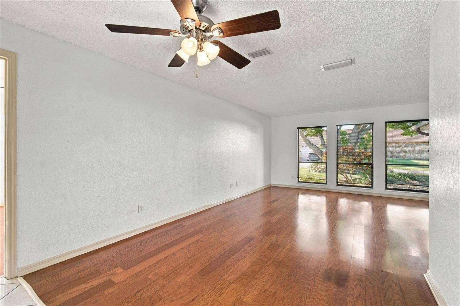 10843 HARBORSIDE DRIVE, Largo, FL 33773 10843 HARBORSIDE DRIVE, Largo, FL 33773