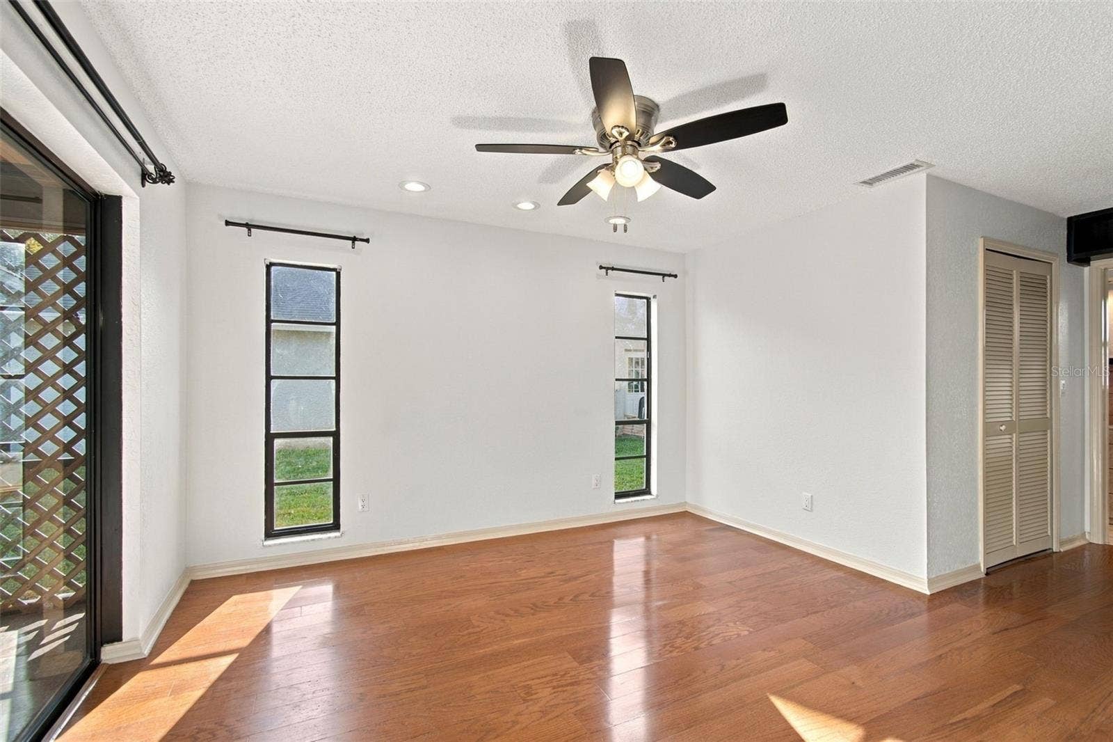 10843 HARBORSIDE DRIVE, Largo, FL 33773 10843 HARBORSIDE DRIVE, Largo, FL 33773