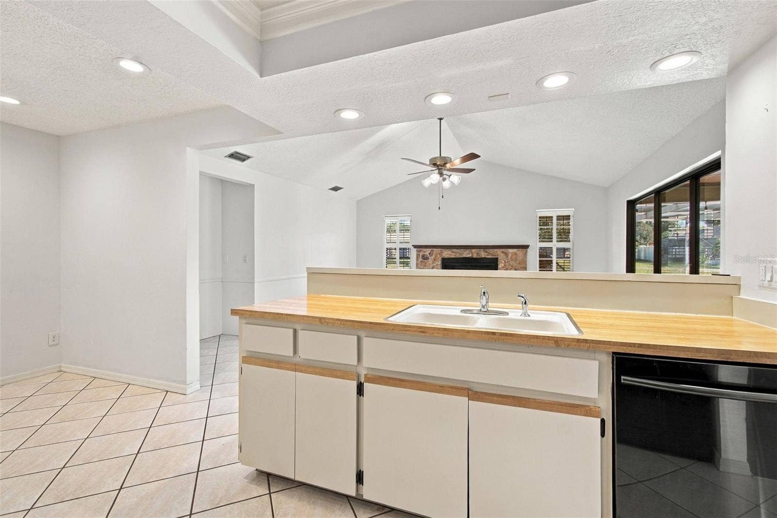 10843 HARBORSIDE DRIVE, Largo, FL 33773 10843 HARBORSIDE DRIVE, Largo, FL 33773