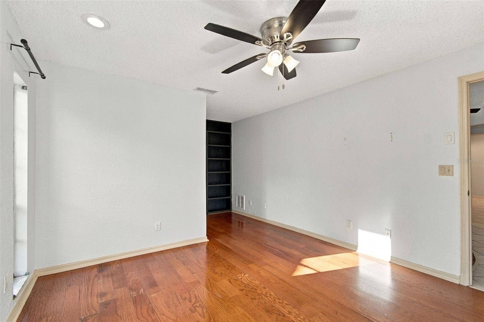 10843 HARBORSIDE DRIVE, Largo, FL 33773 10843 HARBORSIDE DRIVE, Largo, FL 33773