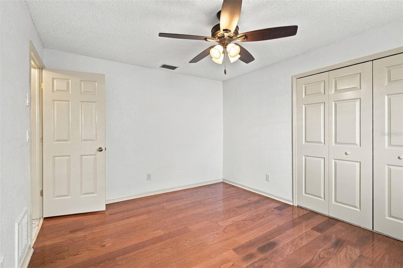 10843 HARBORSIDE DRIVE, Largo, FL 33773 10843 HARBORSIDE DRIVE, Largo, FL 33773