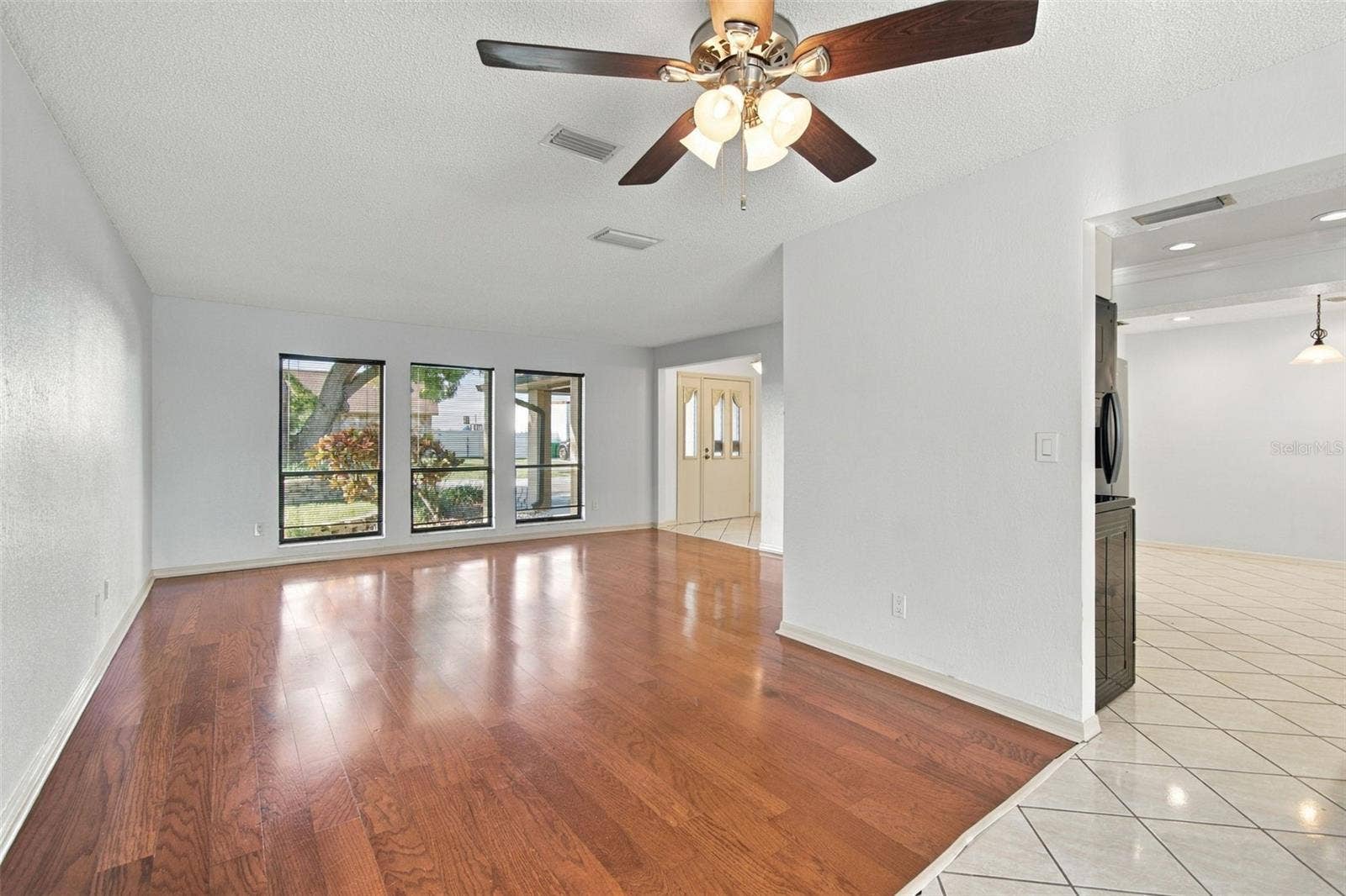 10843 HARBORSIDE DRIVE, Largo, FL 33773 10843 HARBORSIDE DRIVE, Largo, FL 33773