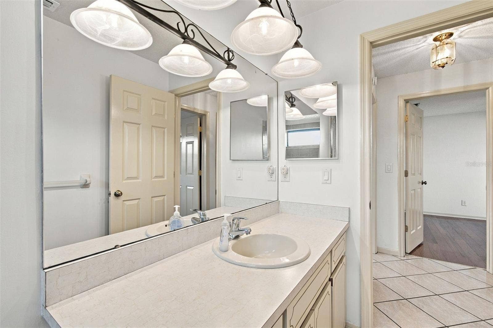 10843 HARBORSIDE DRIVE, Largo, FL 33773 10843 HARBORSIDE DRIVE, Largo, FL 33773