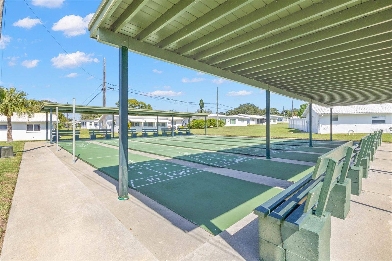 Community shuffleboard
