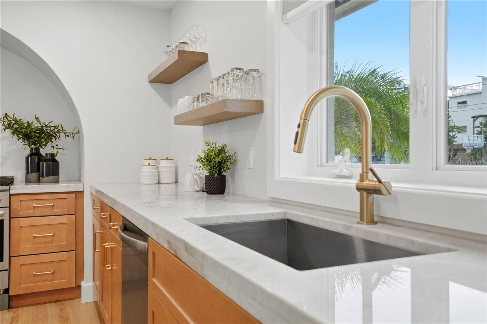 107 PETERSON LANE, Palm Harbor, FL 34683 107 PETERSON LANE, Palm Harbor, FL 34683