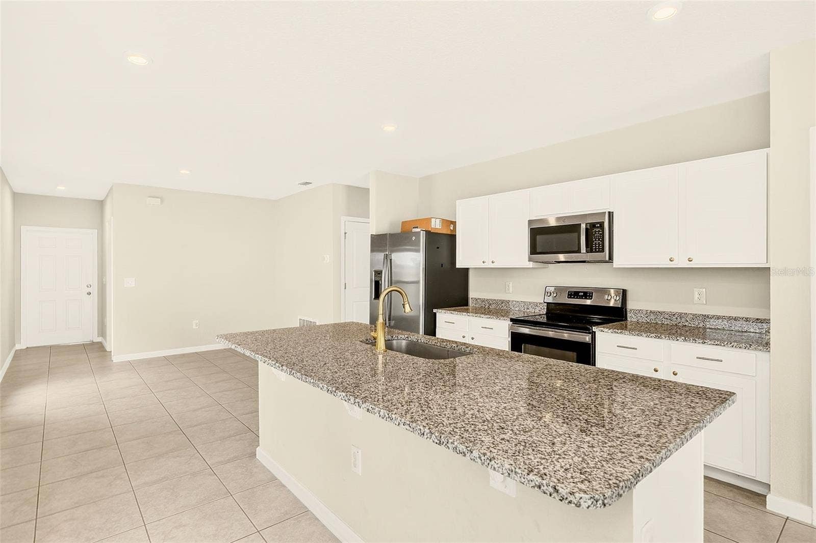 KITCHEN ALL APPLIANCES