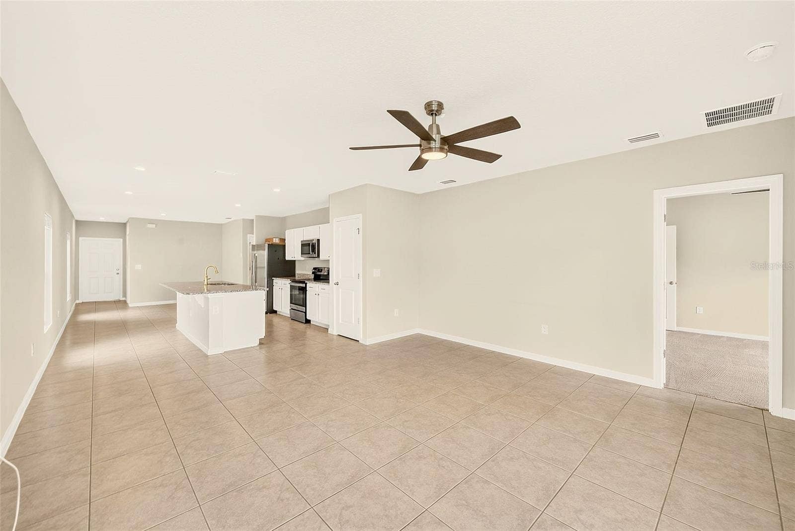 GREAT ROOM TO KITCHEN