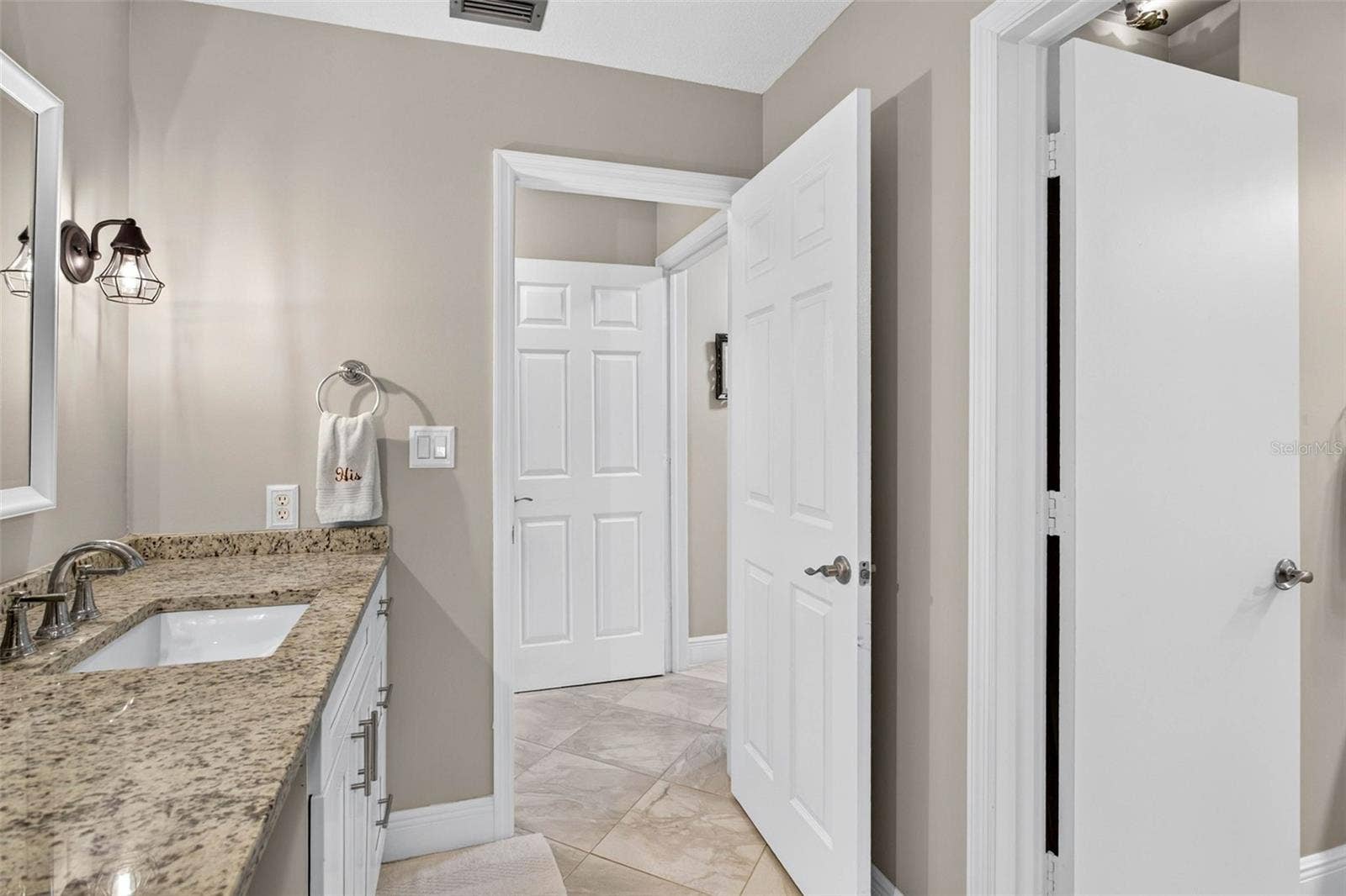 6326 GRAND BAHAMA CIRCLE, #F, Tampa, FL 33615