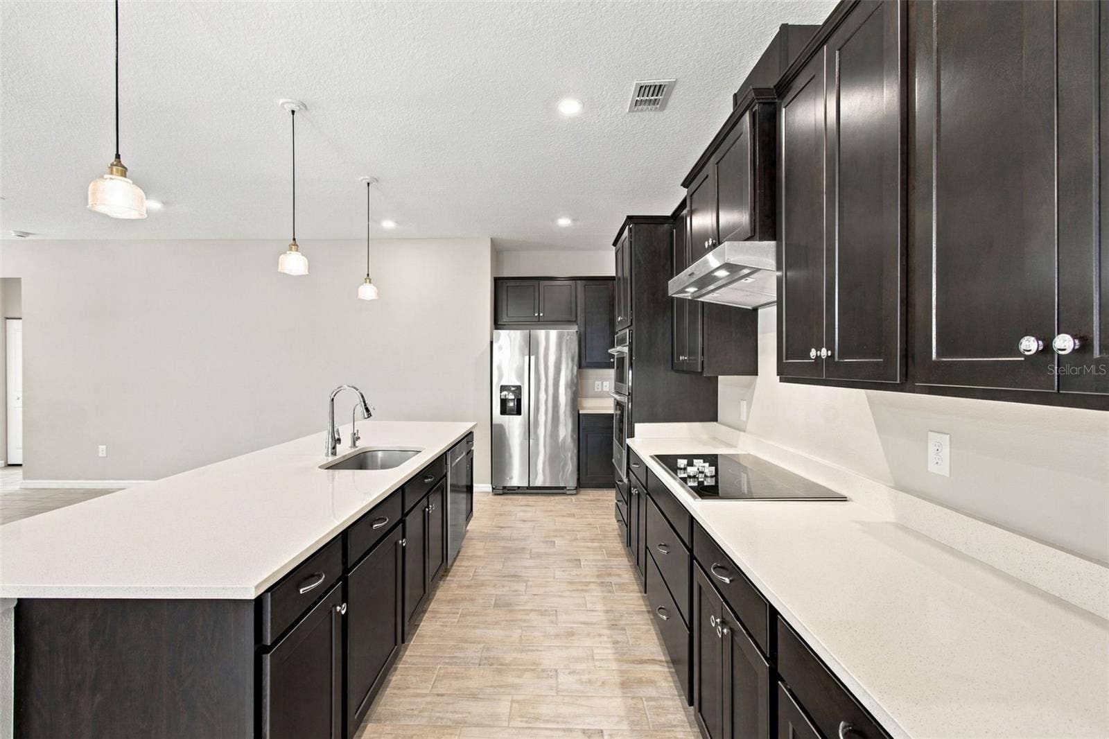 12417 BRICK COBBLESTONE DRIVE, Riverview, FL 33579 42" tall upper cabinetry