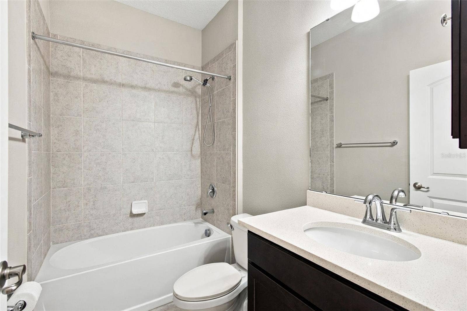 12417 BRICK COBBLESTONE DRIVE, Riverview, FL 33579 Guest bathroom