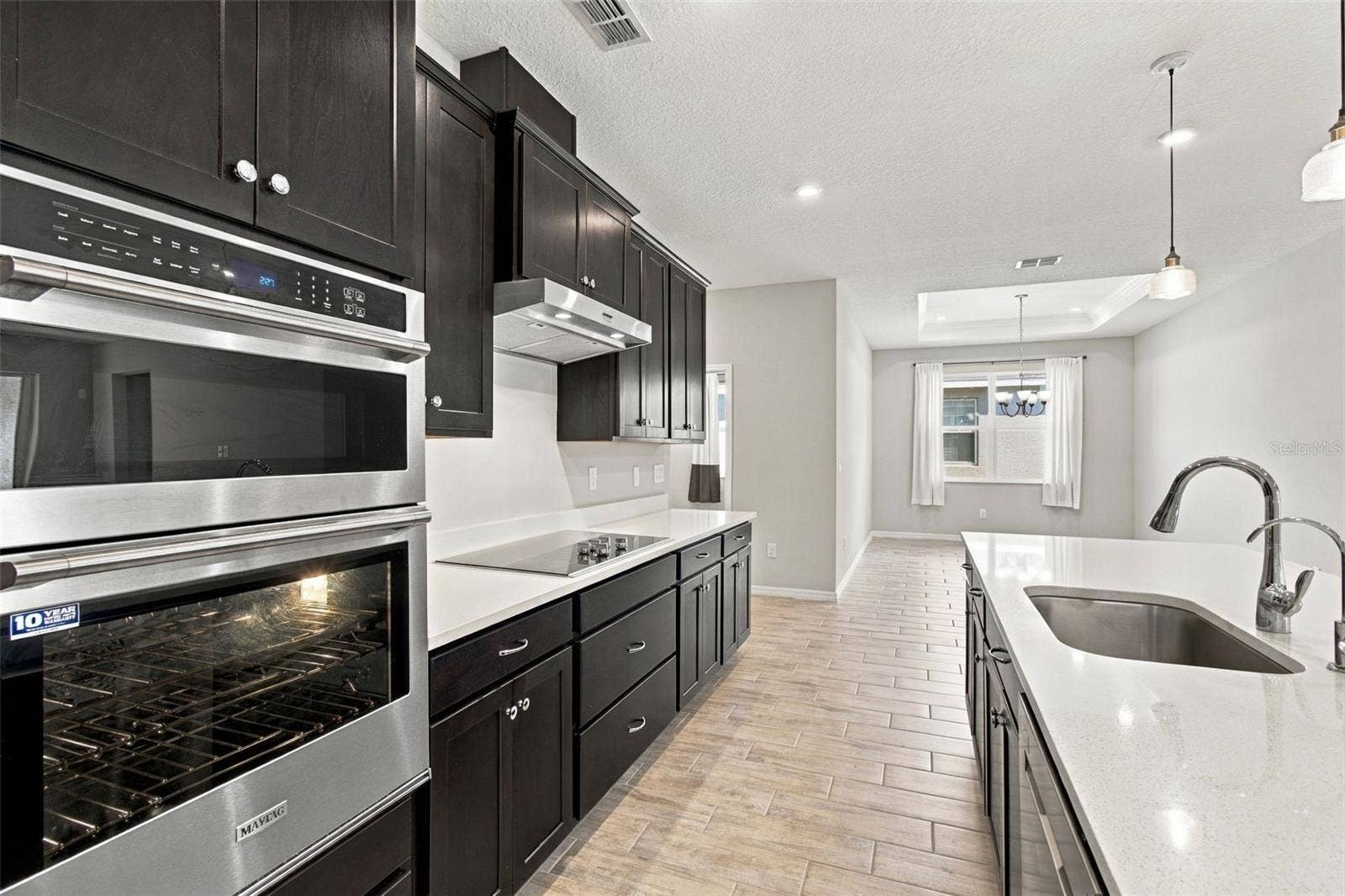 12417 BRICK COBBLESTONE DRIVE, Riverview, FL 33579 Wall oven with convection air frying features and built in microwave