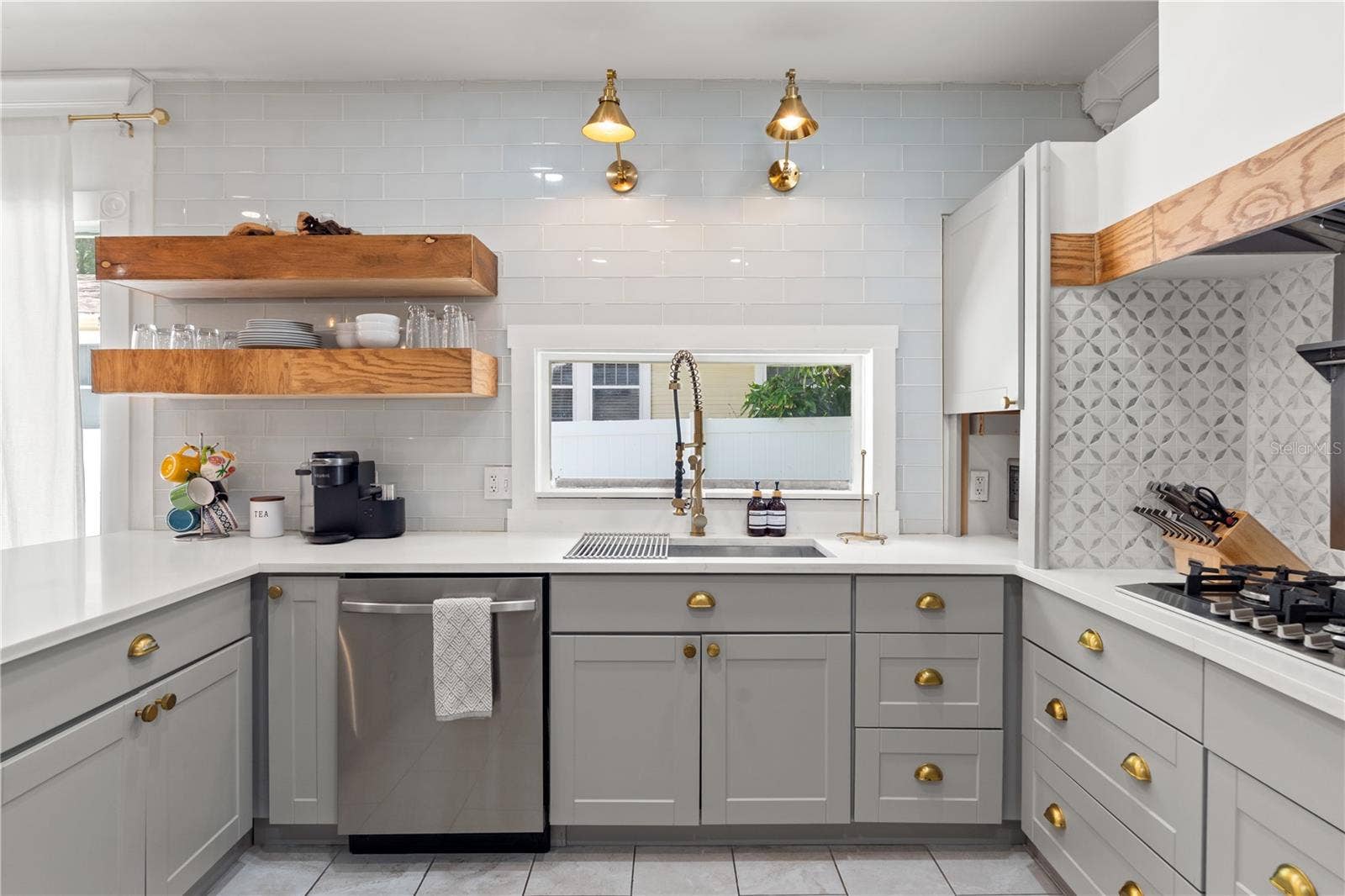 324 W HAYA STREET, Tampa, FL 33603 Kitchen