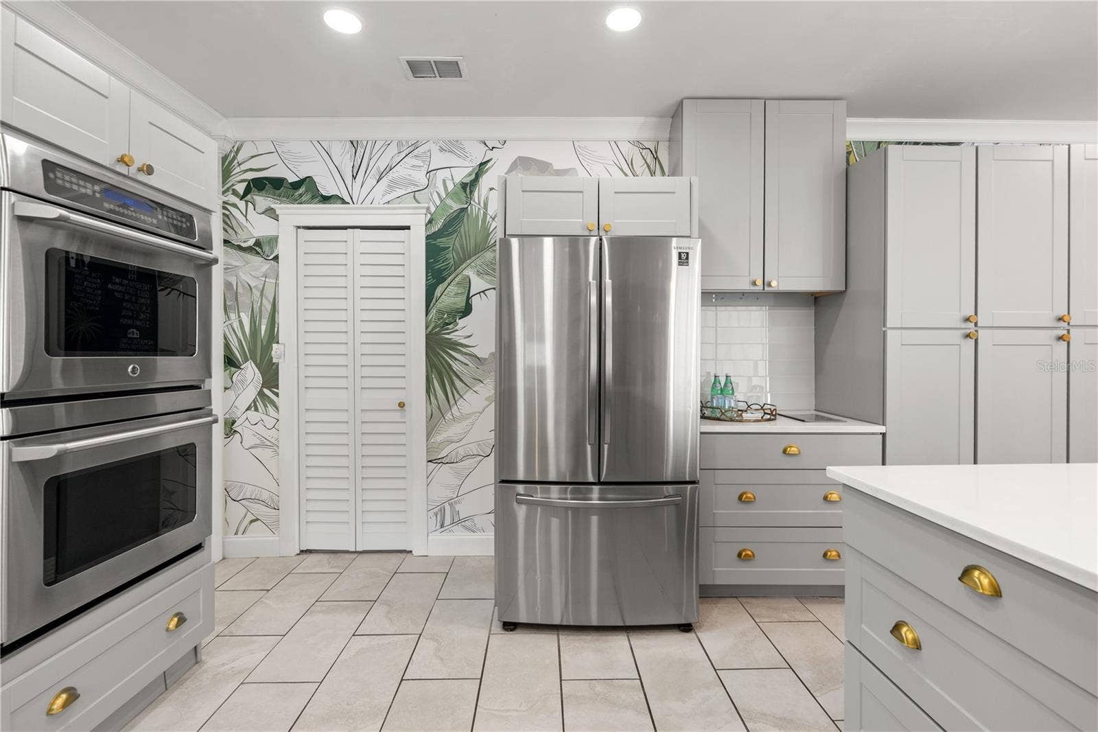 324 W HAYA STREET, Tampa, FL 33603 Kitchen