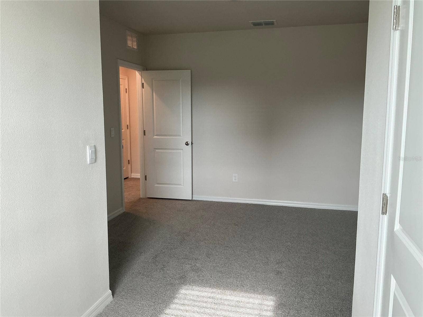 11961 HAMILTON AVENUE, Largo, FL 33774 >