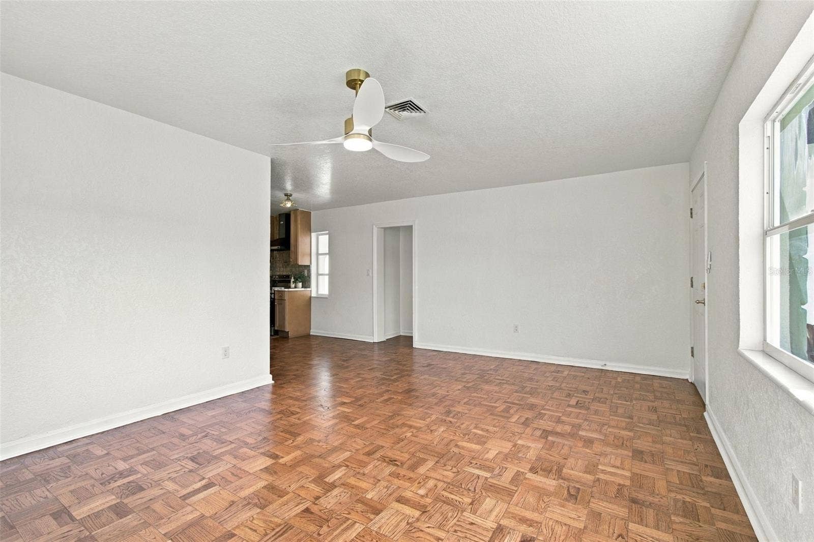 3615 EMERSON AVENUE S, St Petersburg, FL 33711 Living room
