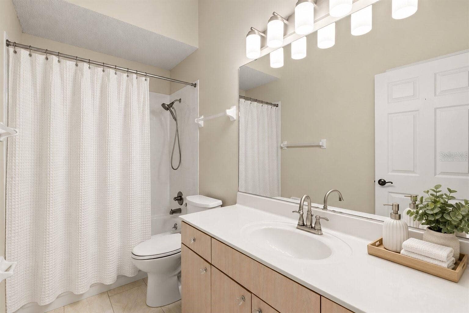 759 MASTERPIECE DRIVE, Sun City Center, FL 33573 Virtually Staged - First Floor - Second Full Bathroom