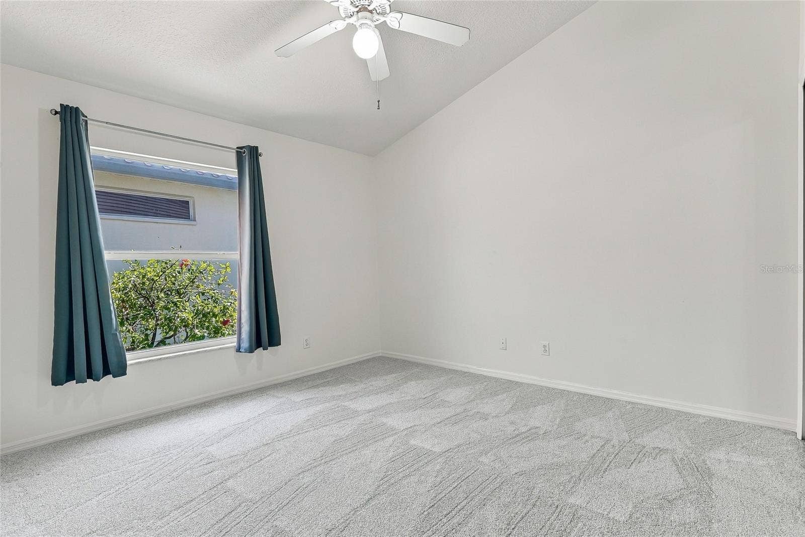 1101 DARLINGTON OAK DRIVE NE, St Petersburg, FL 33703