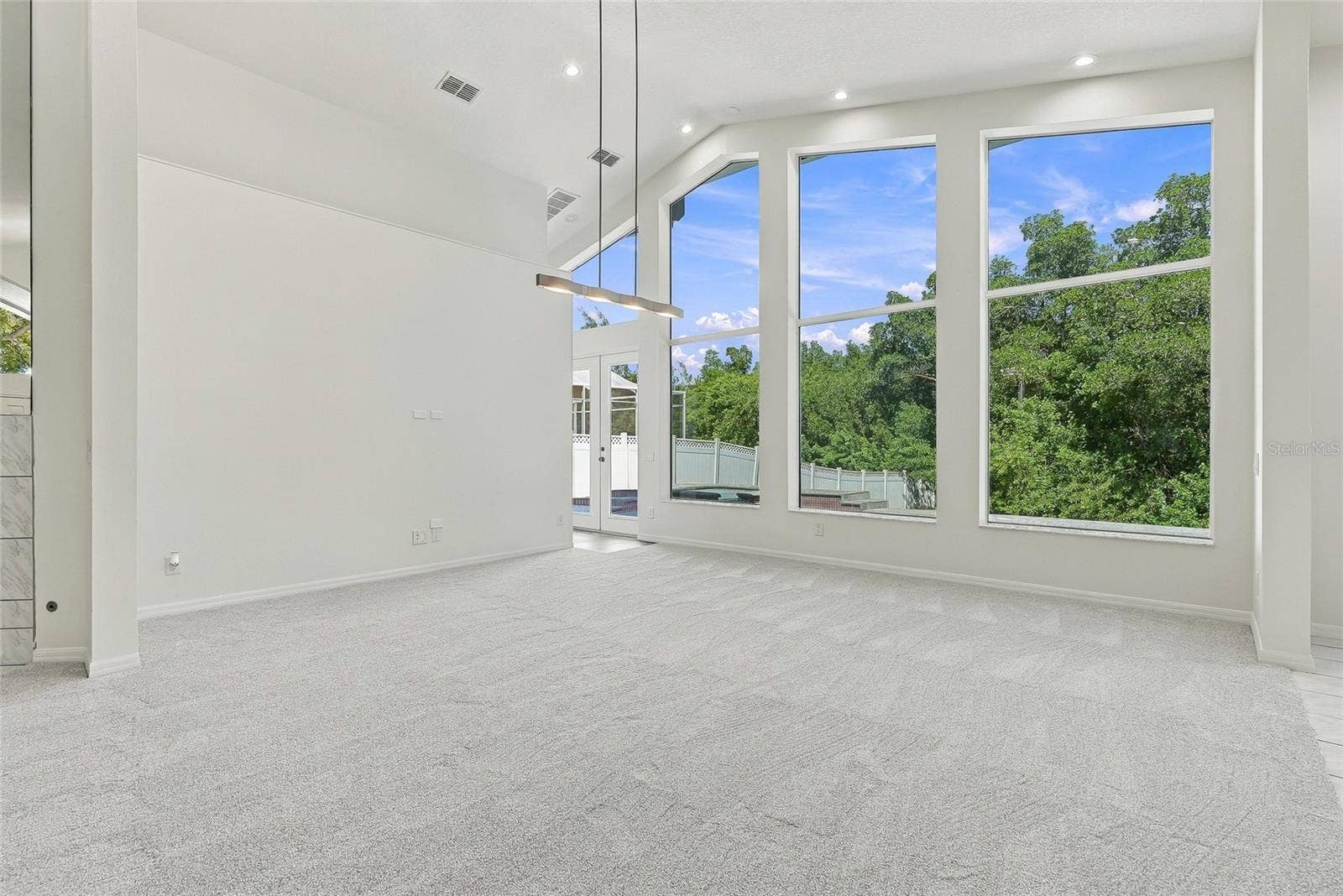 1101 DARLINGTON OAK DRIVE NE, St Petersburg, FL 33703