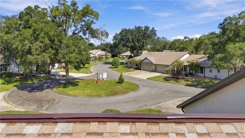 6268 W WESTON DRIVE, Crystal River, FL 34429 COMMUNITY CUL-DE-SAC VIEWA bird's-eye view of the neighborhood's peaceful cul-de-sac setting, surrounded by mature shade trees, landscaped lawns, and neighboring residences.