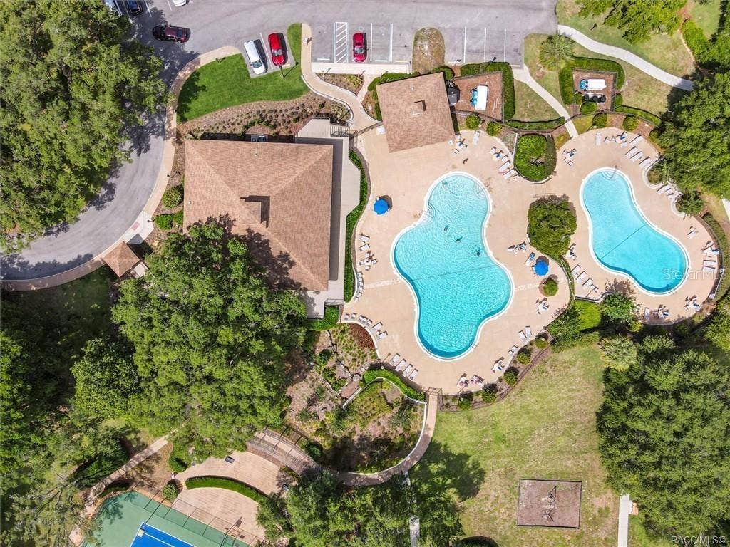 6268 W WESTON DRIVE, Crystal River, FL 34429 COMMUNITY SWIMMING POOLSDOUBLE THE POOLS, DOUBLE THE FUN! Meadowcrest offers TWO BEAUTIFUL COMMUNITY SWIMMING POOLS w/spacious sun decks, lounge chairs & inviting areas to relax, socialize & soak up the Florida sunshine!
