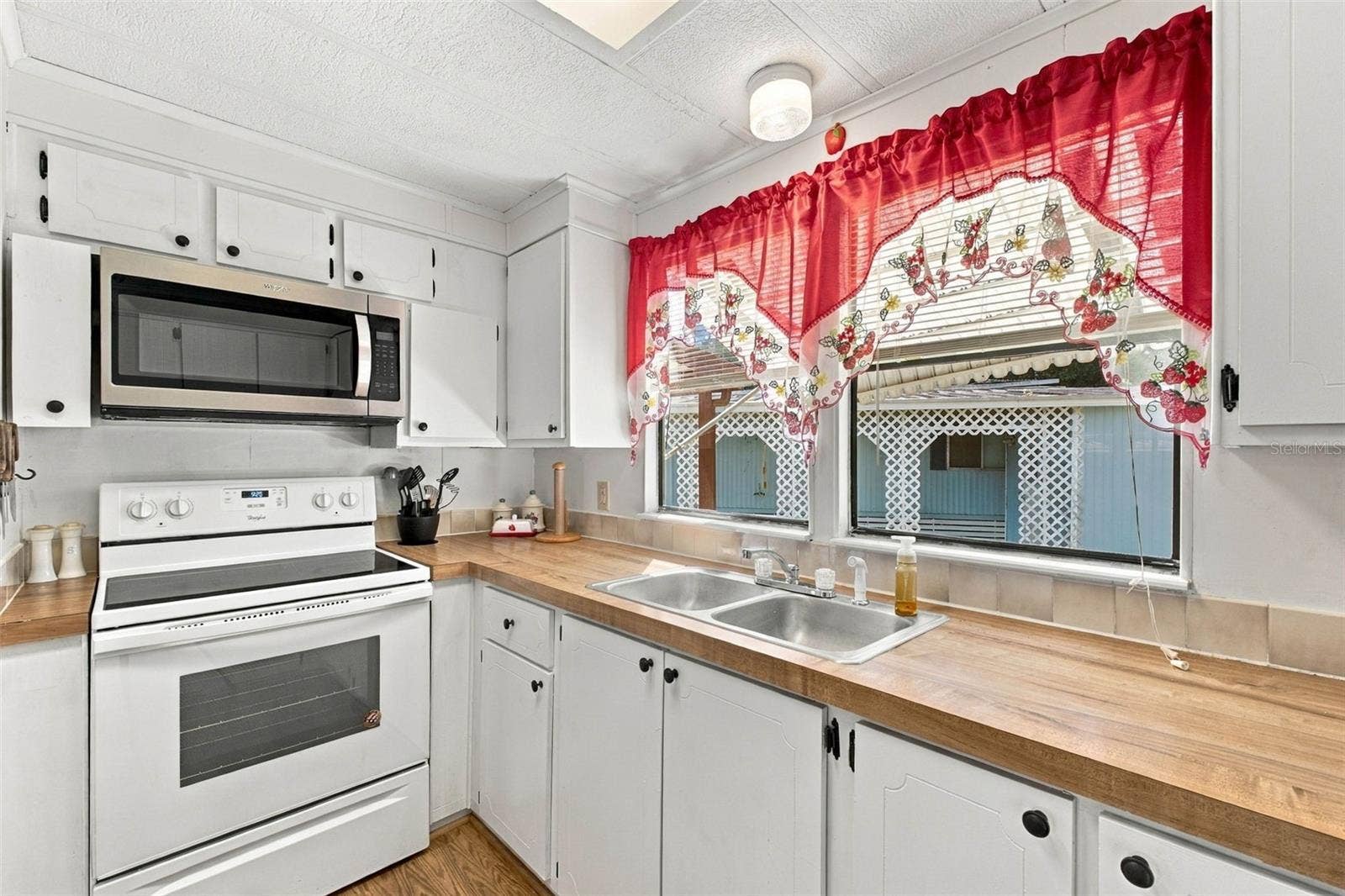 39353 SYCAMORE LANE, Zephyrhills, FL 33542 39353 SYCAMORE LANE, Zephyrhills, FL 33542