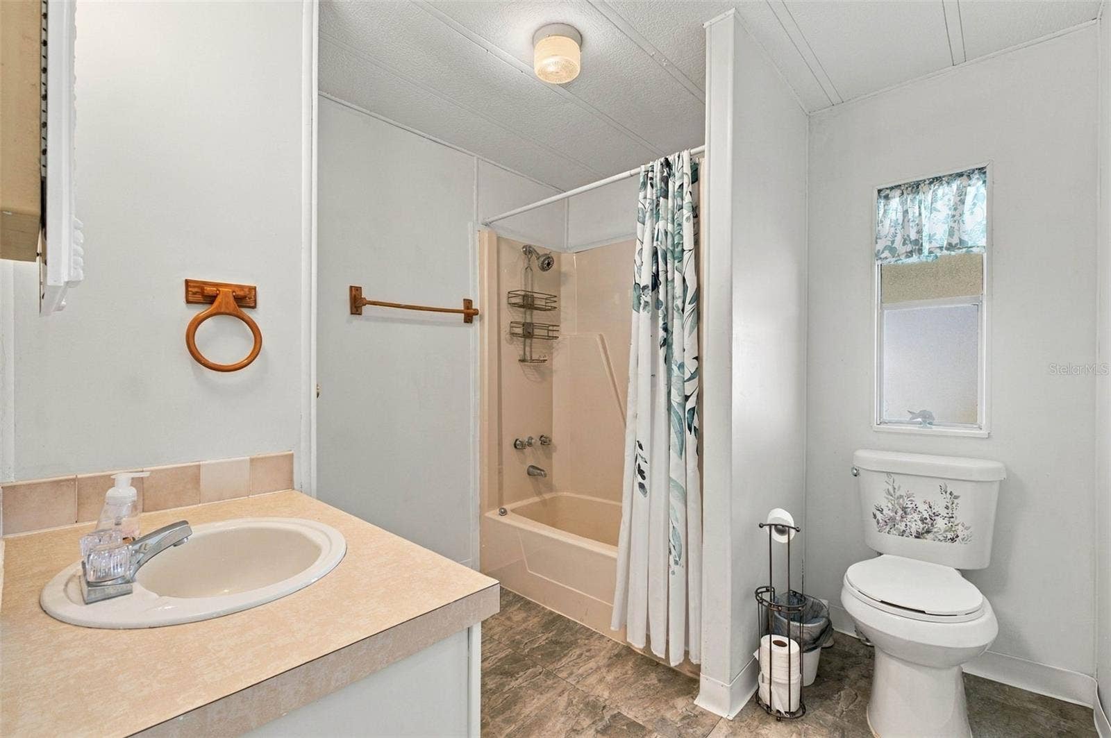 39353 SYCAMORE LANE, Zephyrhills, FL 33542 39353 SYCAMORE LANE, Zephyrhills, FL 33542