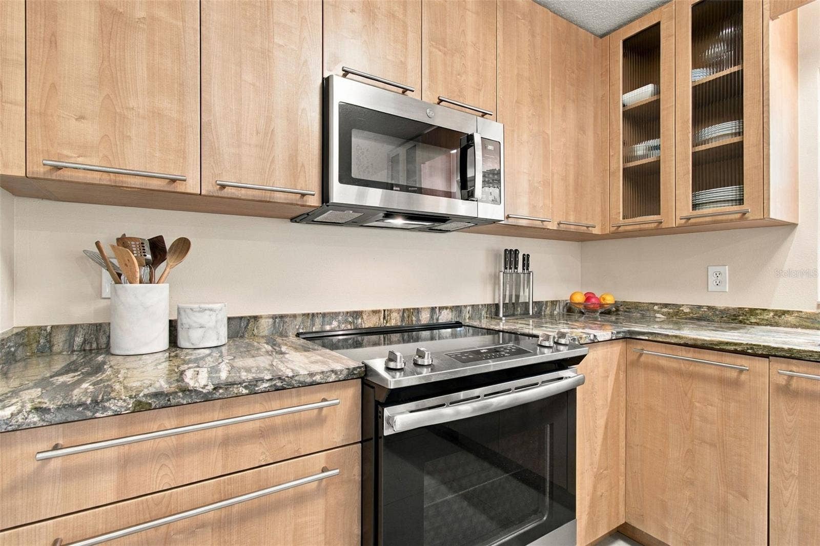 9450 ROBERTS ROAD, Odessa, FL 33556 Kitchen