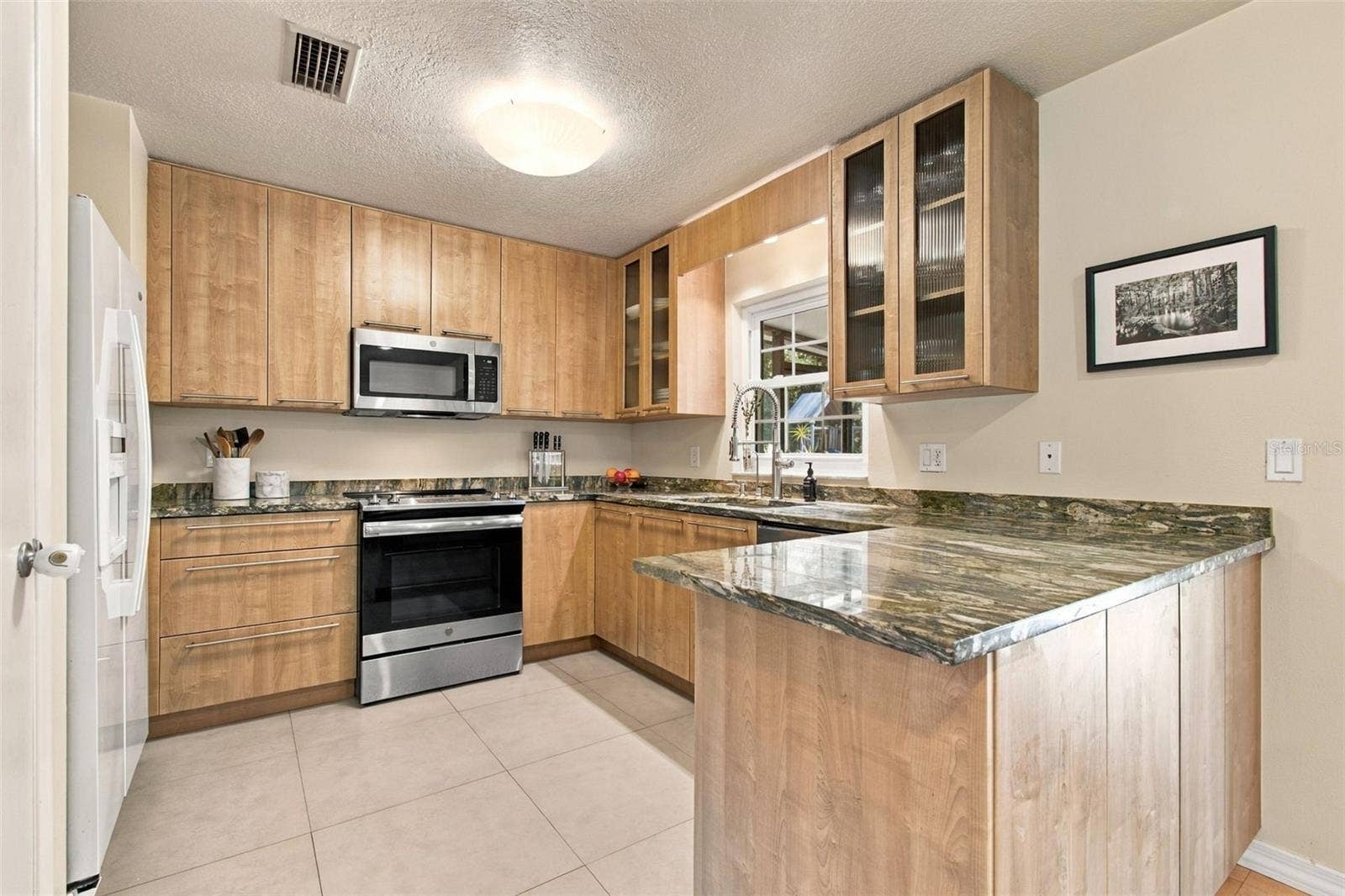 9450 ROBERTS ROAD, Odessa, FL 33556 Kitchen