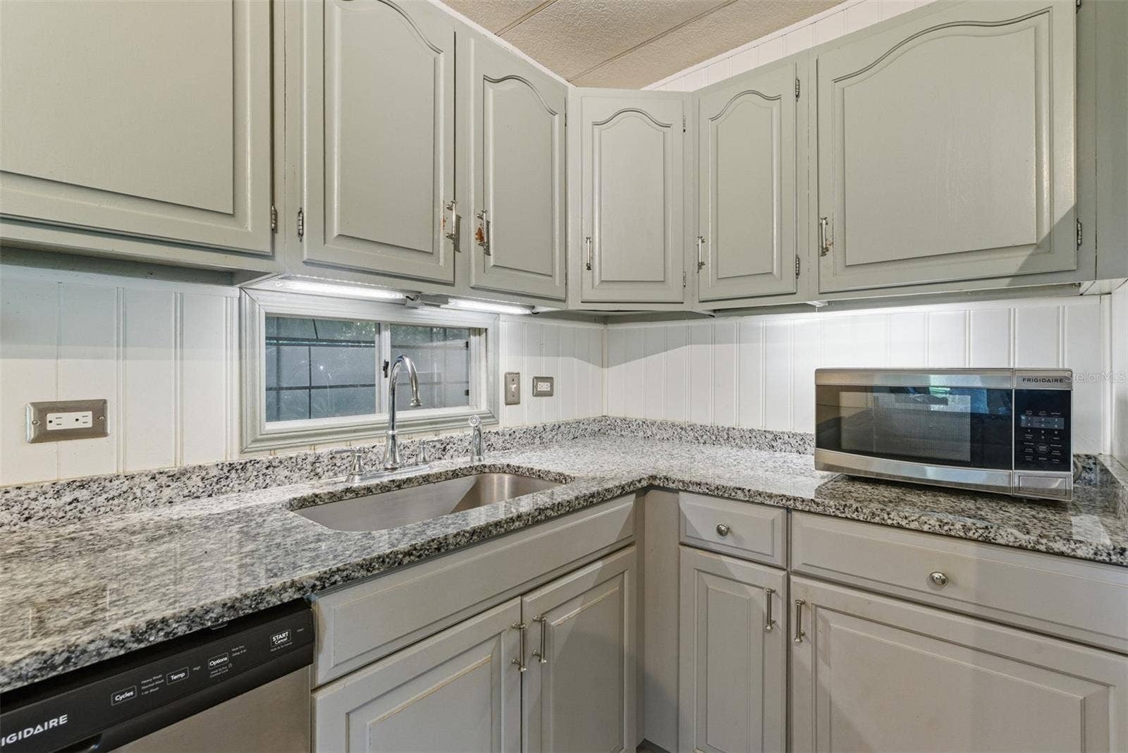 6147 RIDGEWOOD DRIVE, Zephyrhills, FL 33542 6147 RIDGEWOOD DRIVE, Zephyrhills, FL 33542