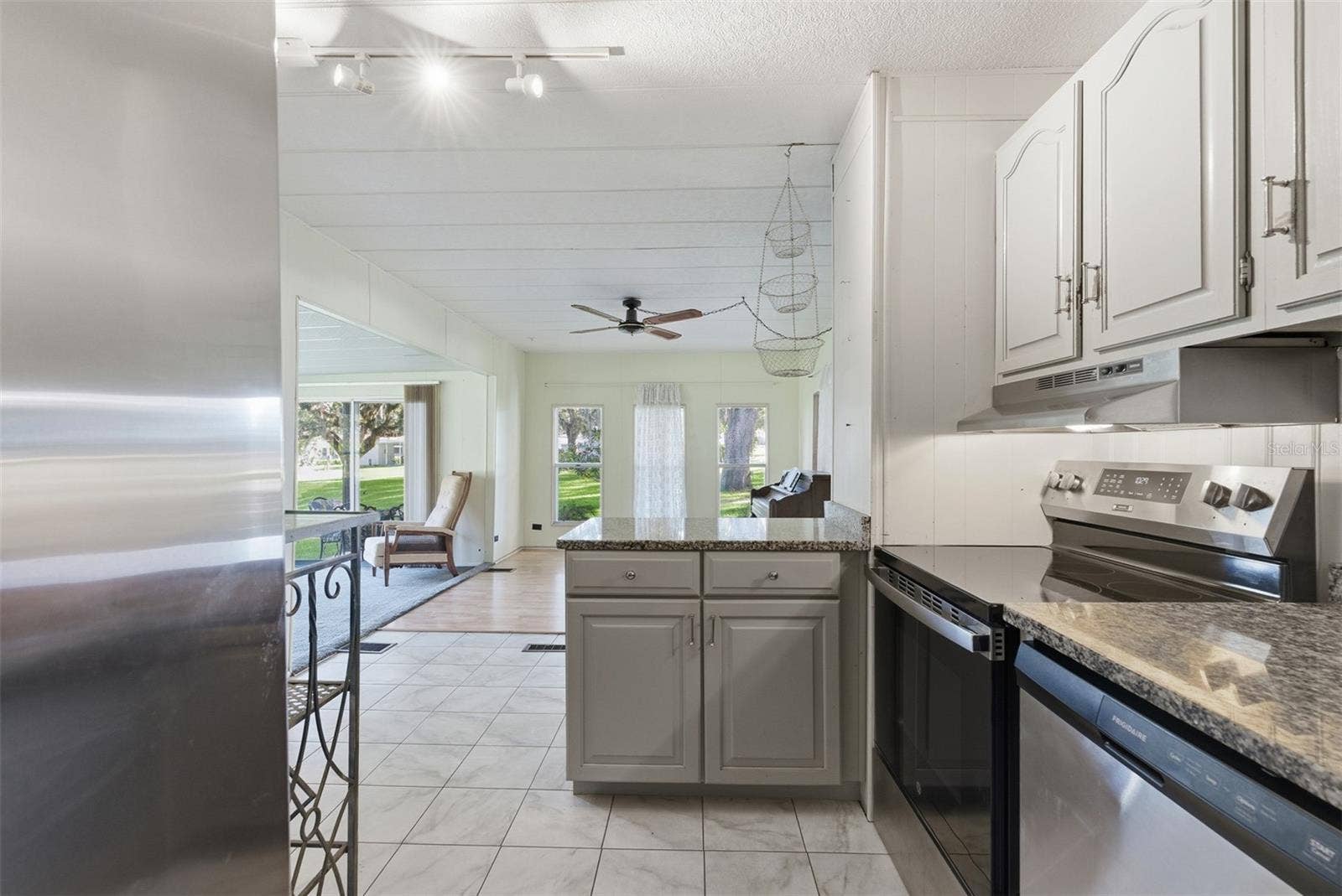 6147 RIDGEWOOD DRIVE, Zephyrhills, FL 33542 6147 RIDGEWOOD DRIVE, Zephyrhills, FL 33542
