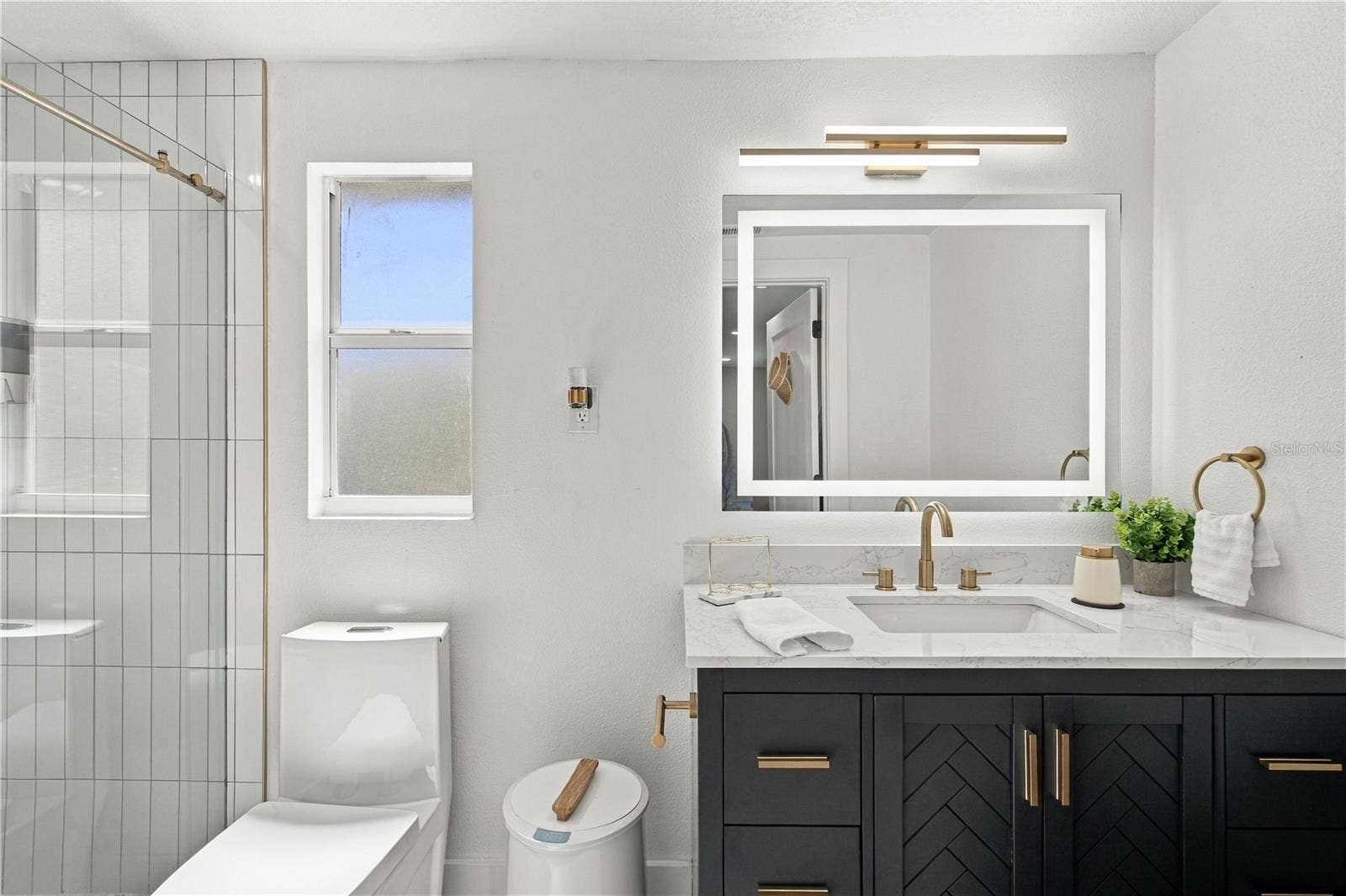 13824 CHERRY BROOK LANE, Tampa, FL 33618 MASTER BATH