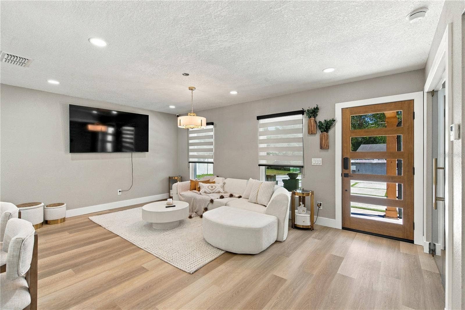 13824 CHERRY BROOK LANE, Tampa, FL 33618 LIVING ROOM