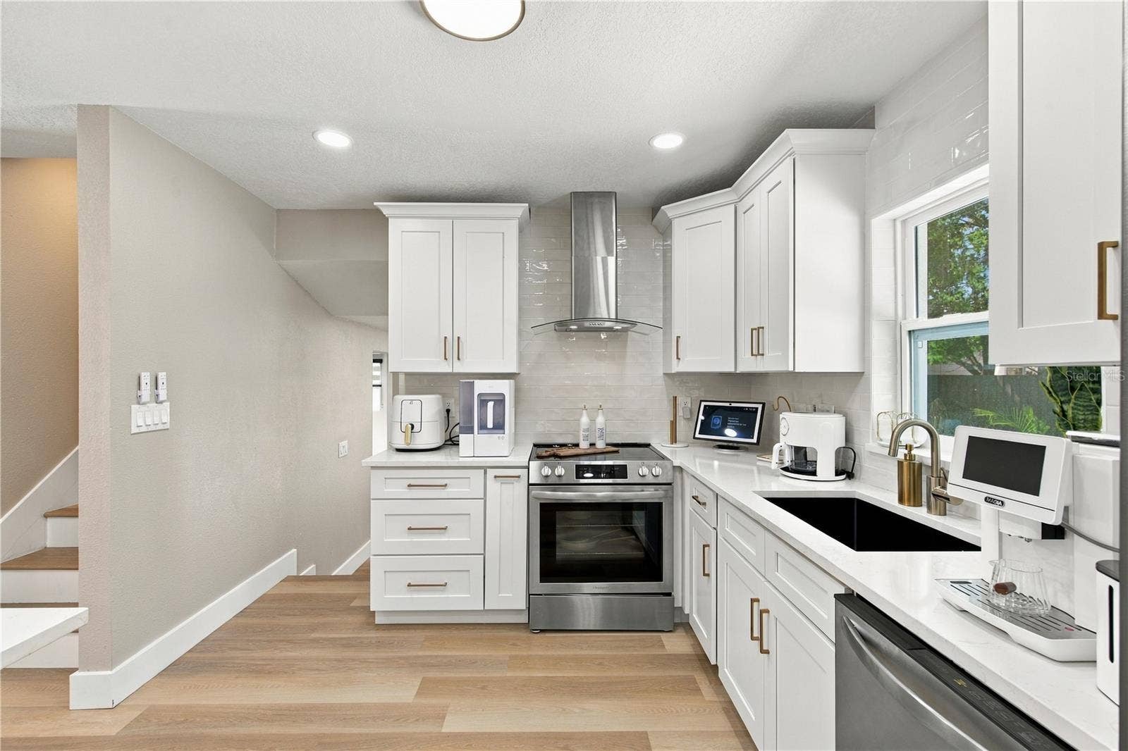 13824 CHERRY BROOK LANE, Tampa, FL 33618 KITCHEN