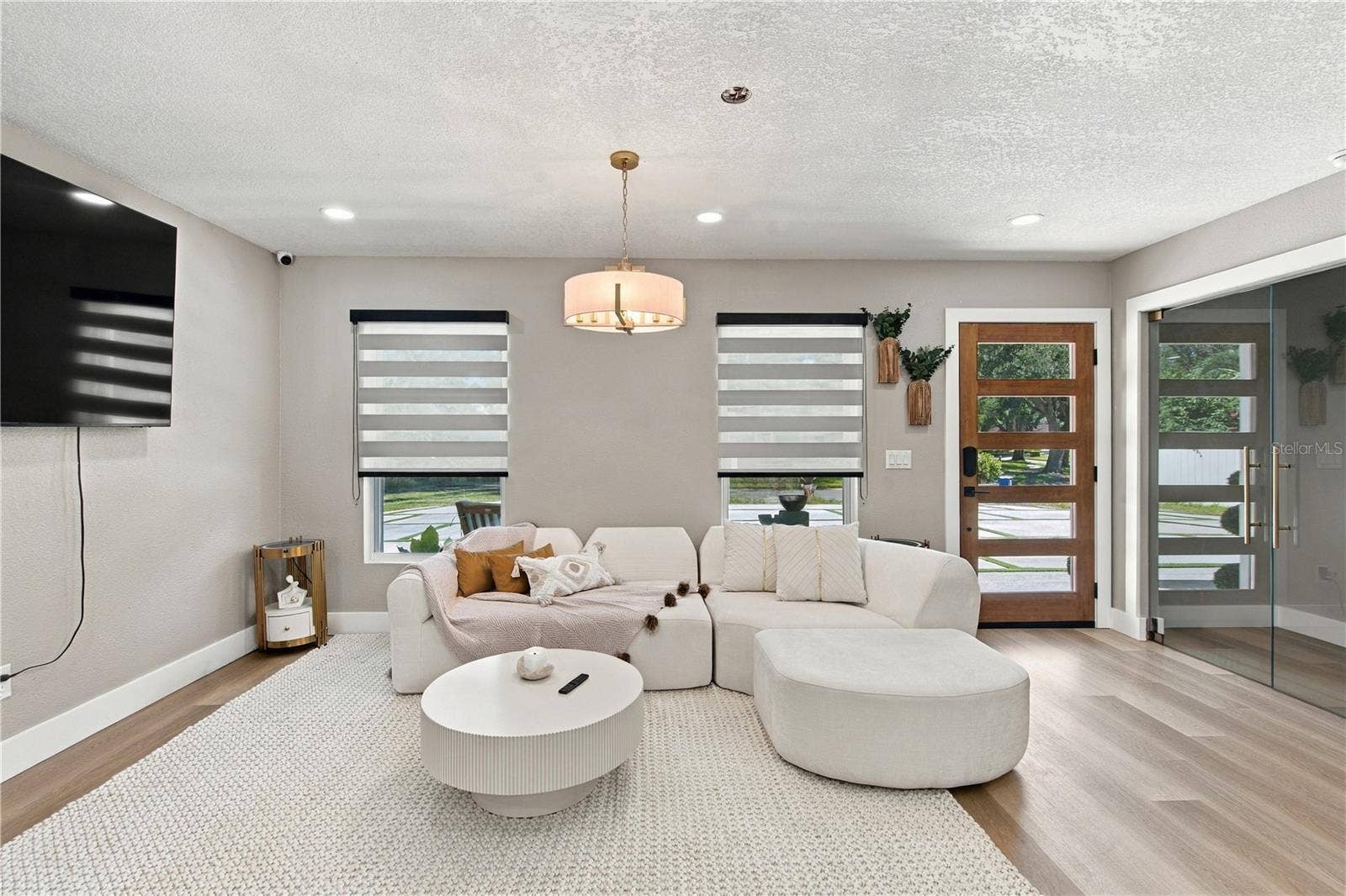 13824 CHERRY BROOK LANE, Tampa, FL 33618 LIVING ROOM