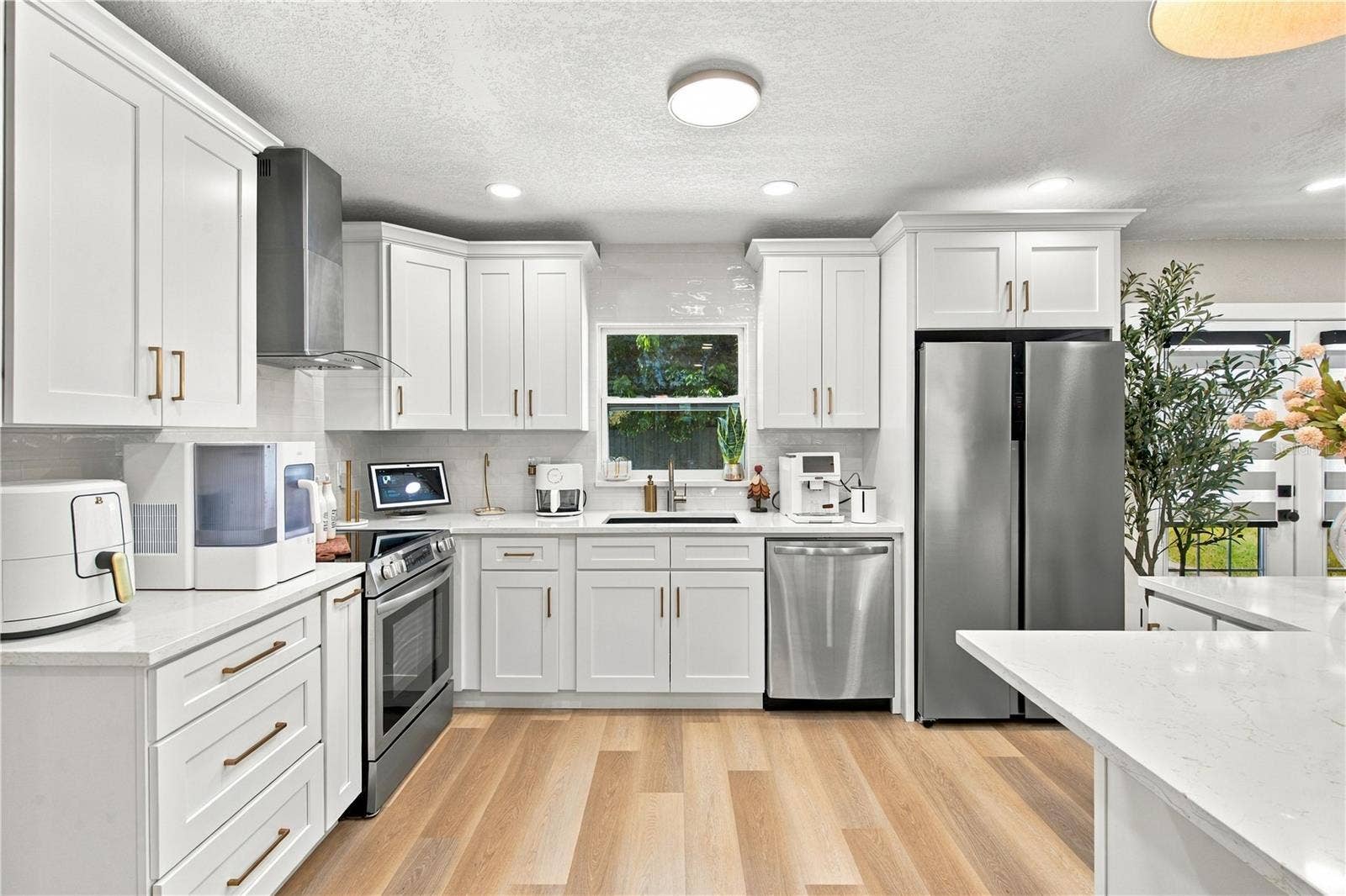 13824 CHERRY BROOK LANE, Tampa, FL 33618 KITCHEN