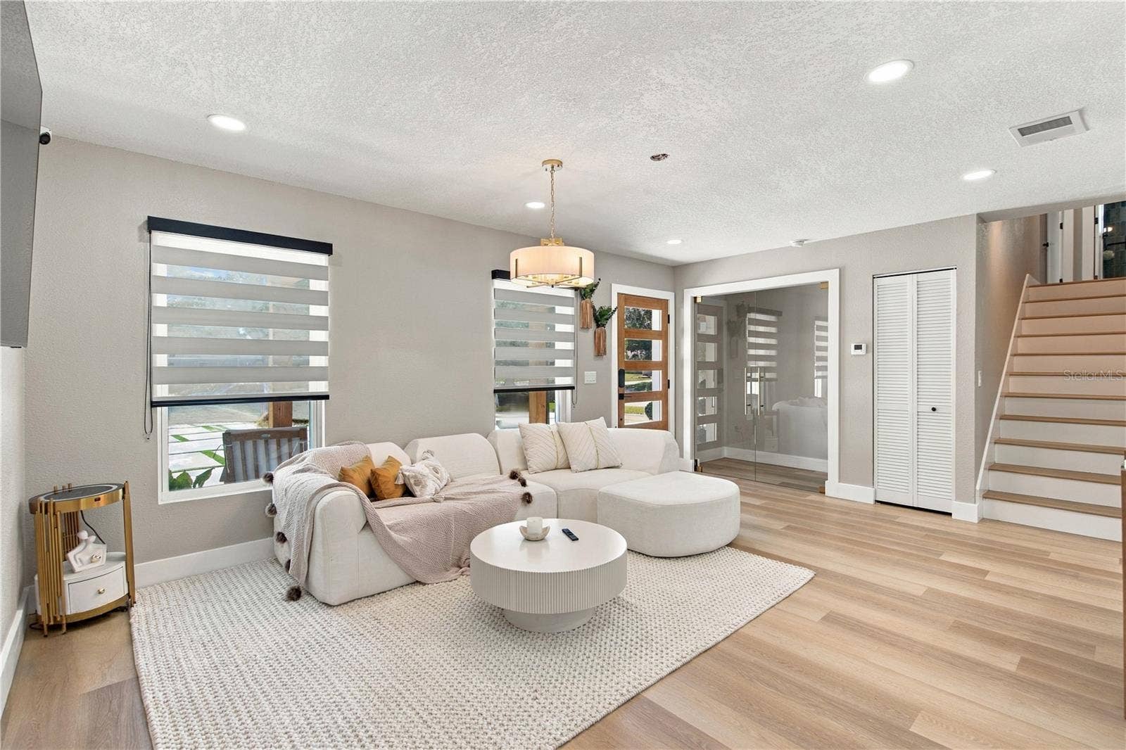 13824 CHERRY BROOK LANE, Tampa, FL 33618 LIVING ROOM
