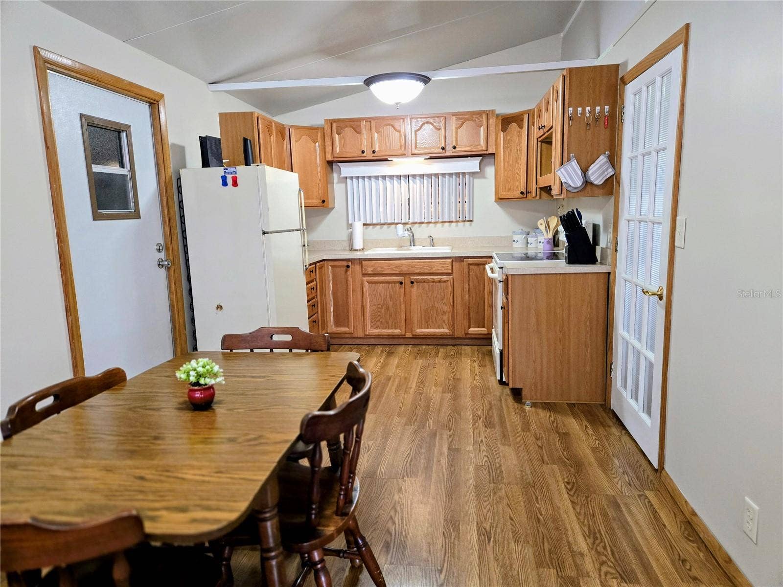 39326 HOMECREST DRIVE, Zephyrhills, FL 33542 39326 HOMECREST DRIVE, Zephyrhills, FL 33542