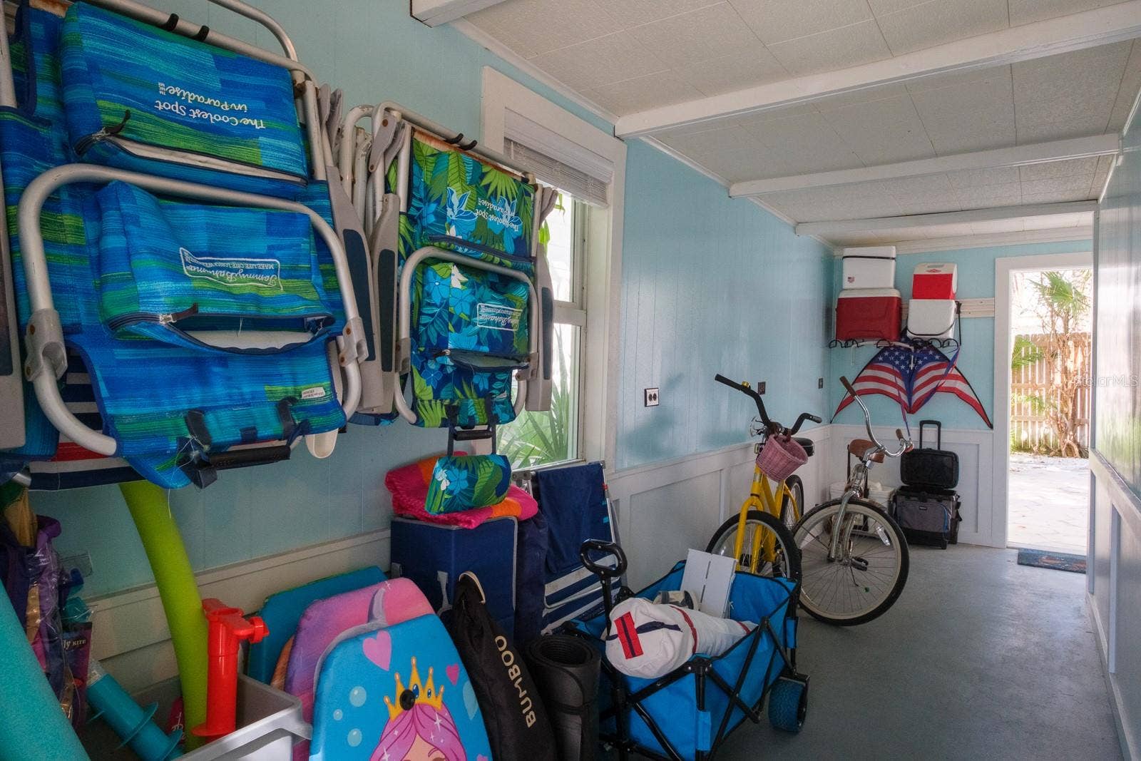105 6TH AVENUE, St Pete Beach, FL 33706 Storage Bldg