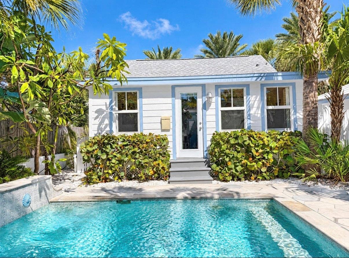 105 6TH AVENUE, St Pete Beach, FL 33706 Back Cottage