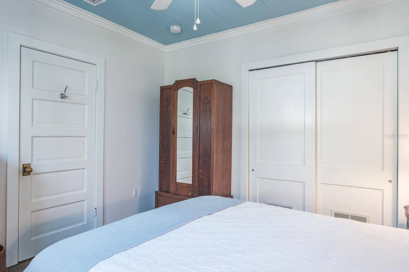 105 6TH AVENUE, St Pete Beach, FL 33706 Main Cottage Primary Bedroom