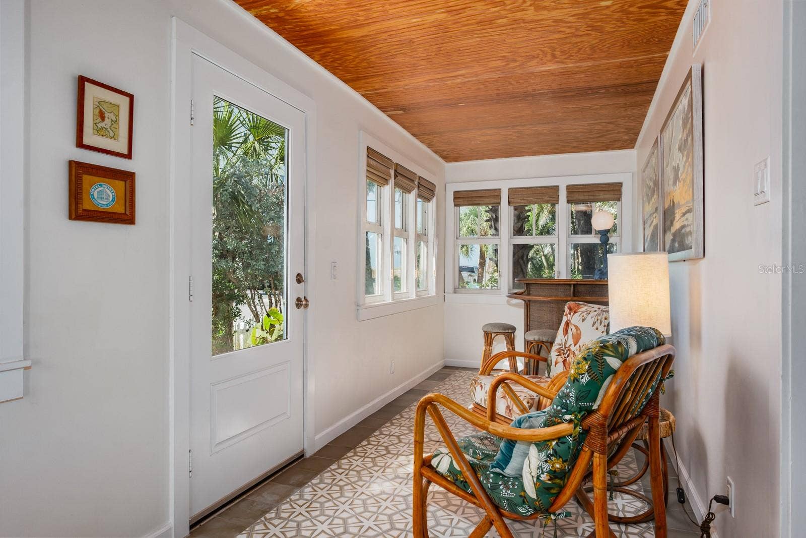 105 6TH AVENUE, St Pete Beach, FL 33706 Main Cottage - Entry