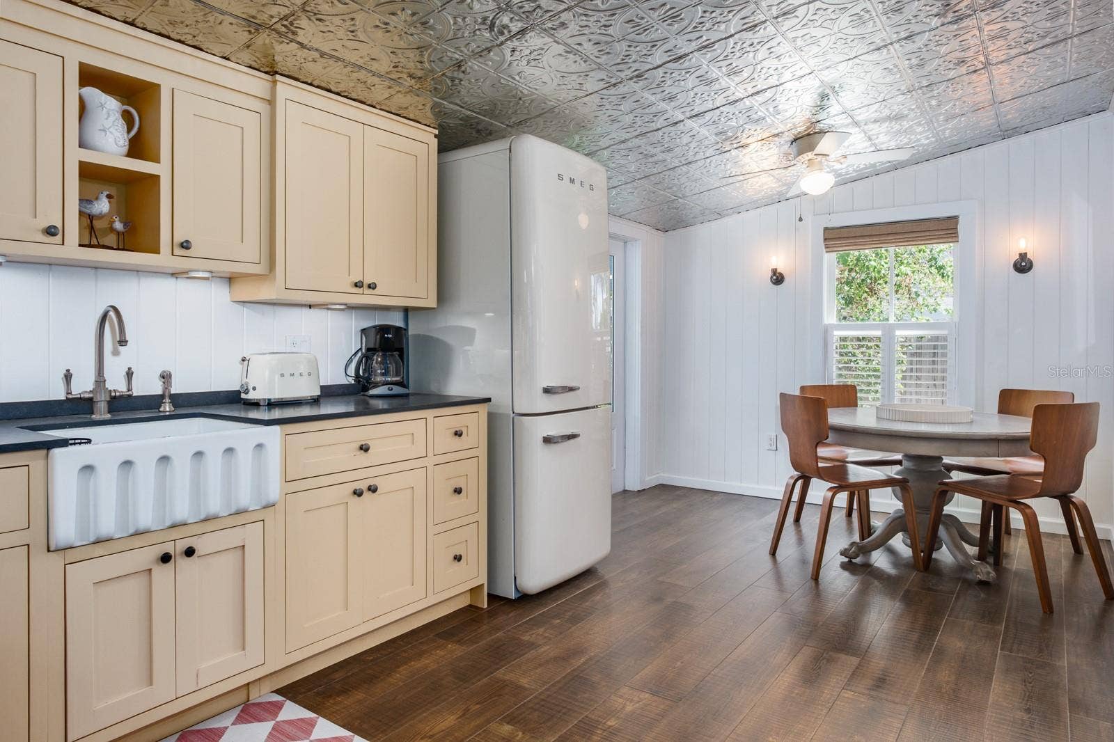 105 6TH AVENUE, St Pete Beach, FL 33706 Main Cottage Kitchen