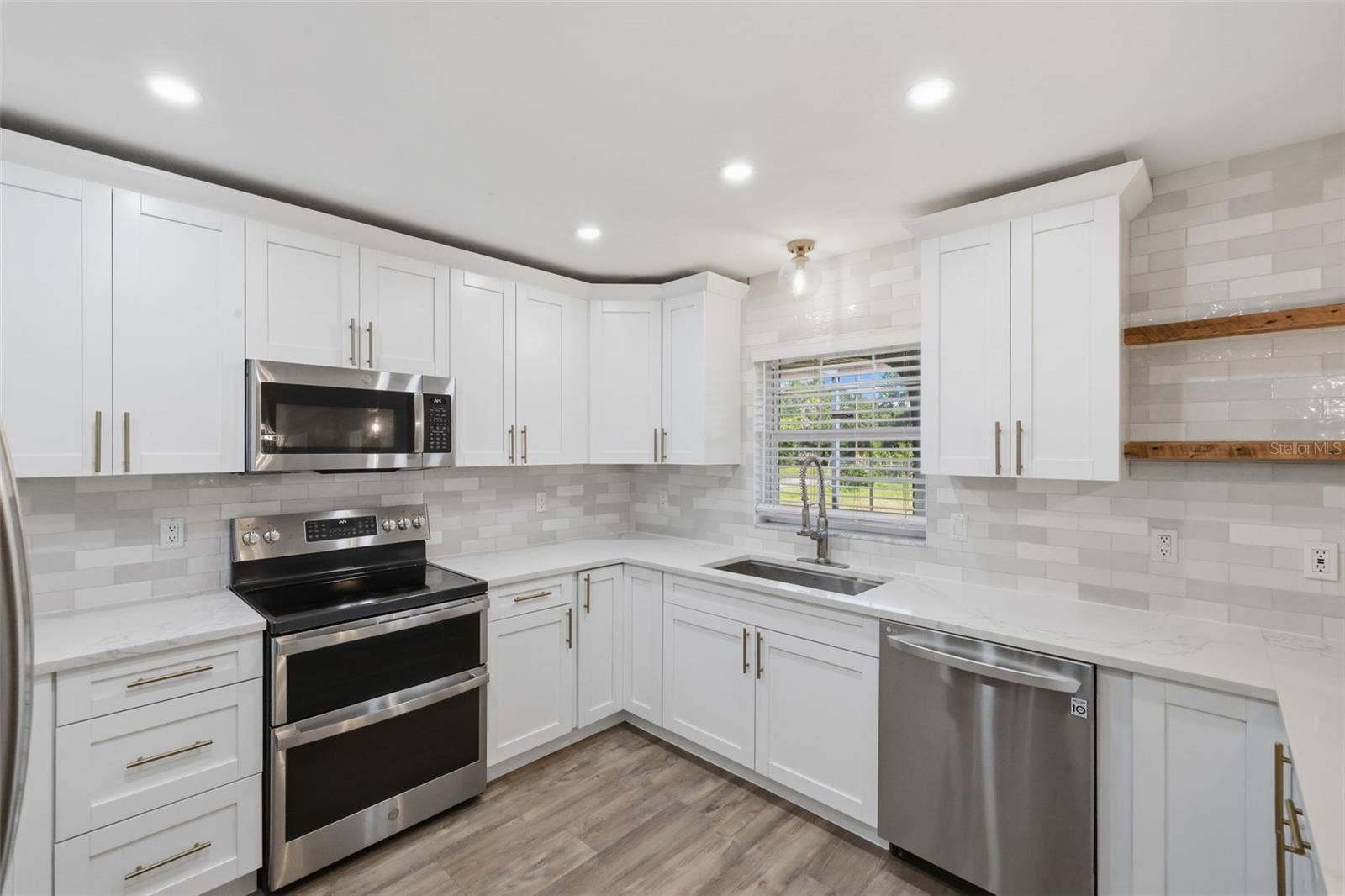 11711 MESSLER ROAD, Gibsonton, FL 33534