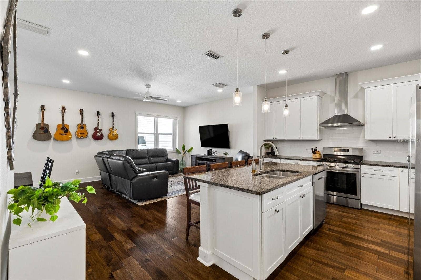 819 OAK BEND LANE, Dunedin, FL 34698 819 OAK BEND LANE, Dunedin, FL 34698
