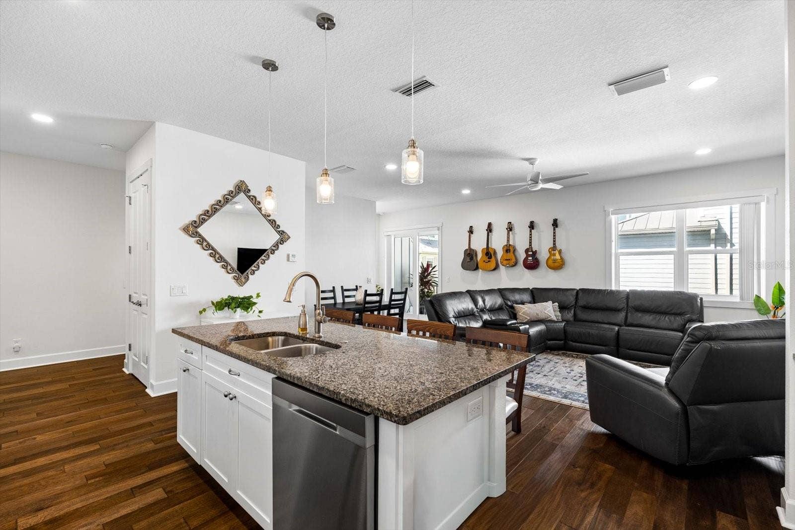 819 OAK BEND LANE, Dunedin, FL 34698 819 OAK BEND LANE, Dunedin, FL 34698