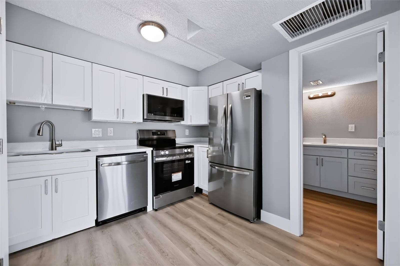 10365 PARADISE BOULEVARD, #5, Treasure Island, FL 33706 10365 PARADISE BOULEVARD, #5, Treasure Island, FL 33706