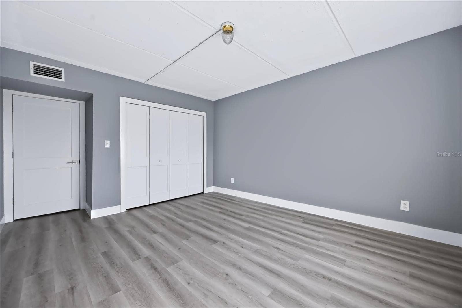10365 PARADISE BOULEVARD, #5, Treasure Island, FL 33706 10365 PARADISE BOULEVARD, #5, Treasure Island, FL 33706