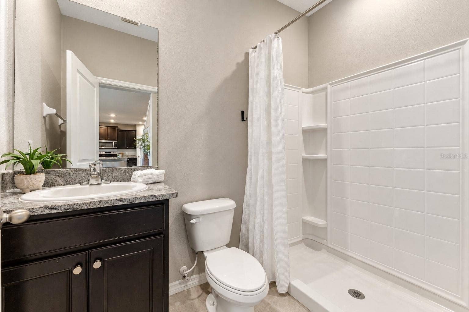 Downstairs bathroom with shower - 5126 Jackel Chase Dr, Wimauma