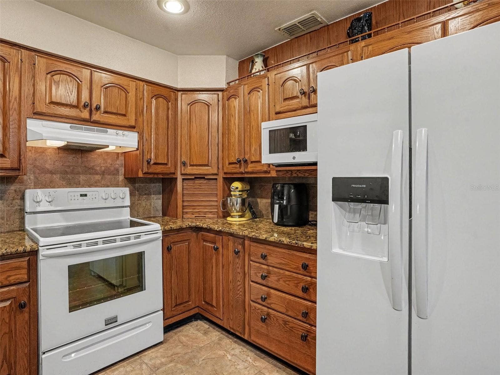 1208 PLEASANT PLACE, Lakeland, FL 33801 1208 PLEASANT PLACE, Lakeland, FL 33801