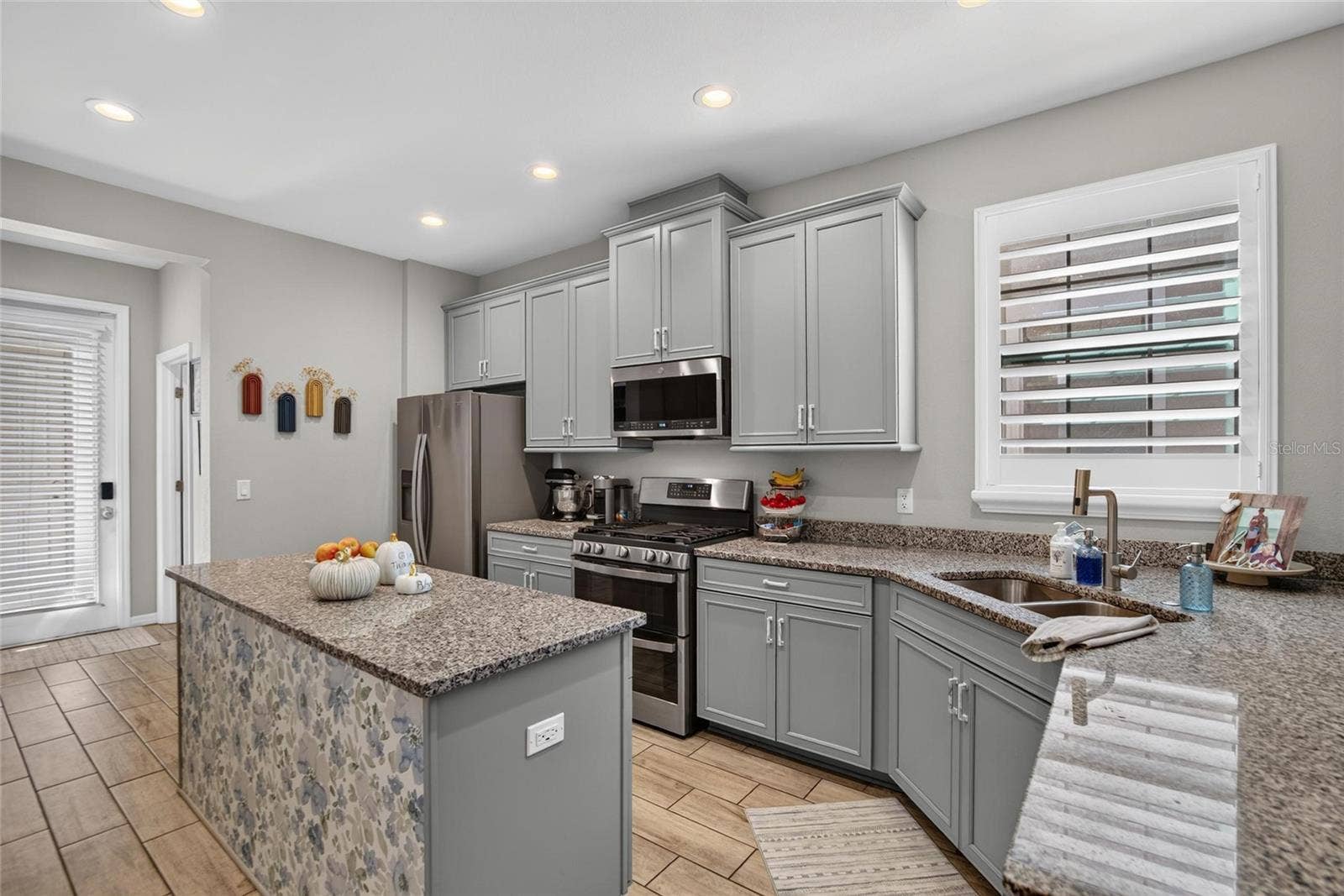 5604 BALCONY BRIDGE PLACE, Lithia, FL 33547 Kitchen